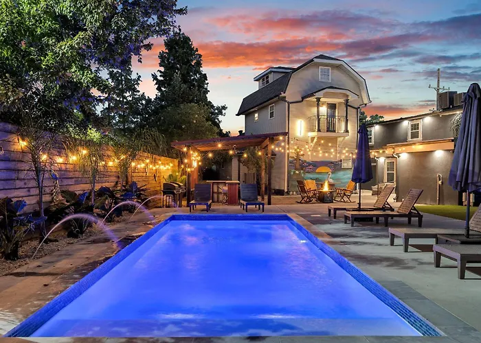 Spectacular Suites Sleep 20 Near Fq W Pool