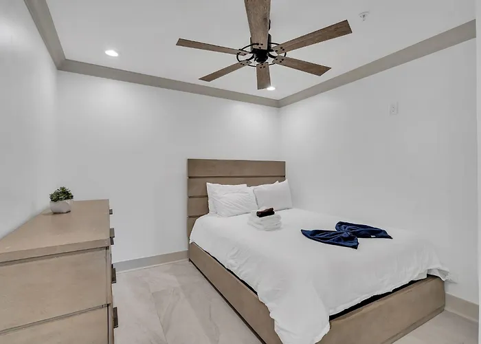 Sleeps 24-Spacious Suites Near Fq W Pool
