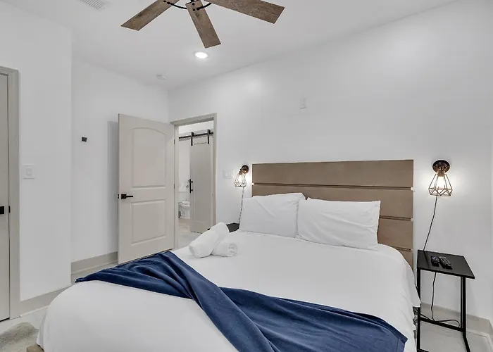 Sleeps 24-Spacious Suites Near Fq W Pool